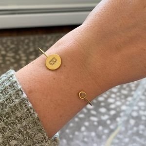 Dainty gold “b” bracelet